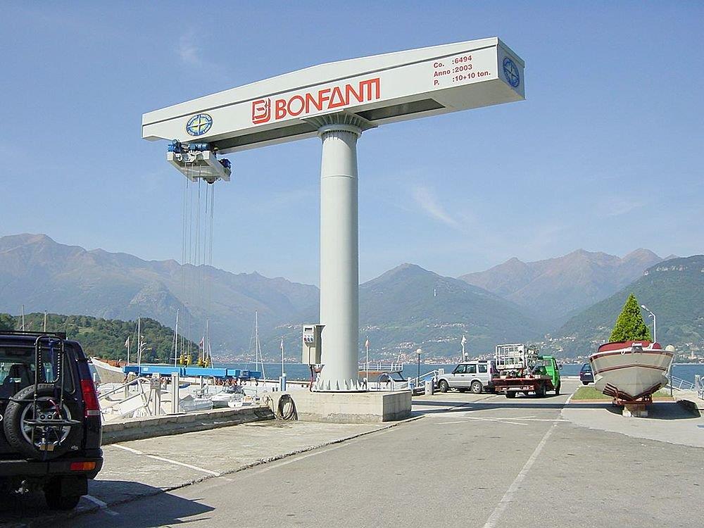 harbor and shipyard crane