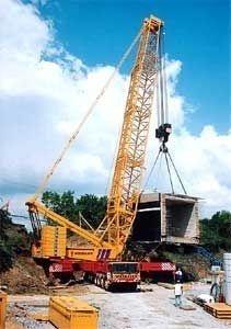 lattice-boom crane