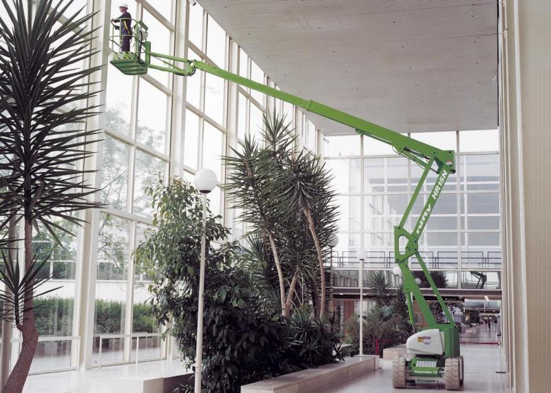 Self Propelled Cherry Picker HR15N