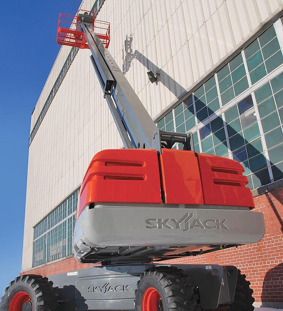 self-propelled boom lift