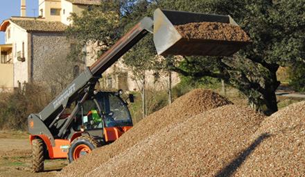 All-terrain compact forklift TAURULIFT T306H