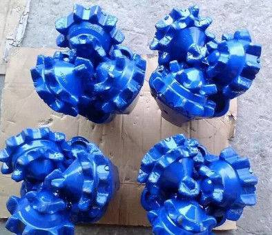600mm Tricone Drill Bit HDD مخرطة ثقب فتاحة آبار مقاومة التآكل