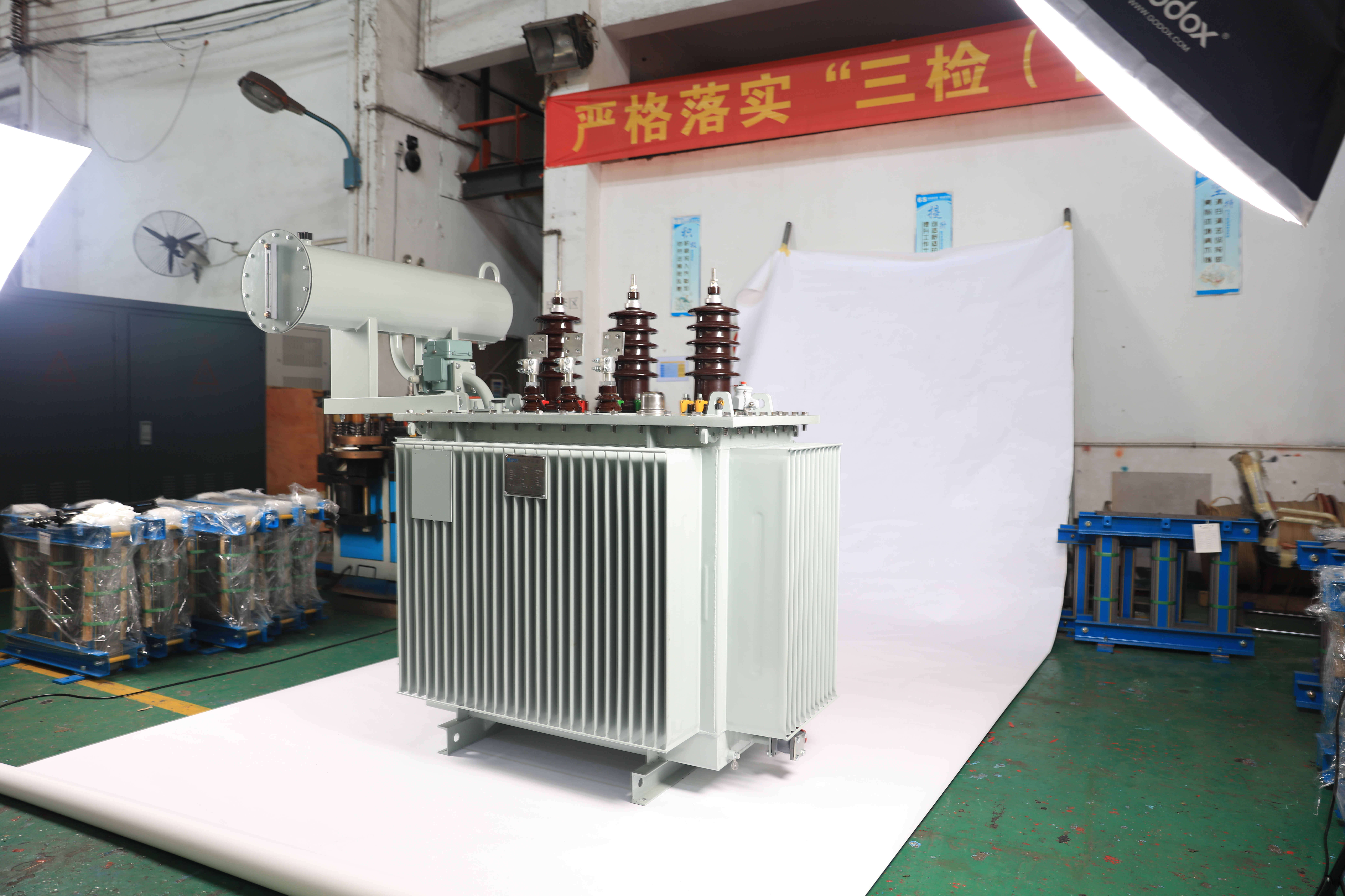 S11系列630~31500KVA 35KV级三相双绕组无励磁调压电力变压器