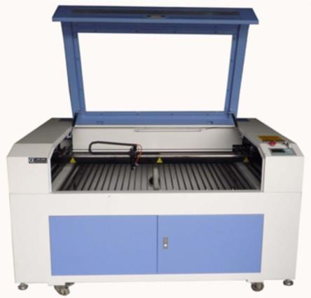 激光雕刻机