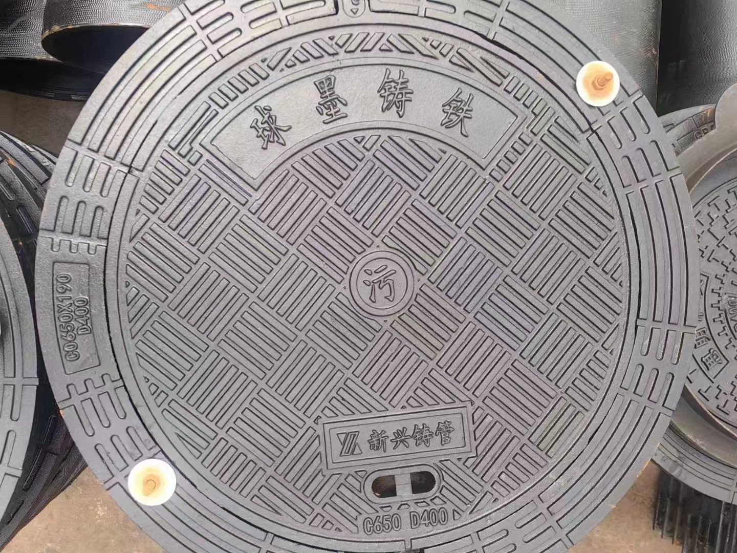 可调式防沉降井盖