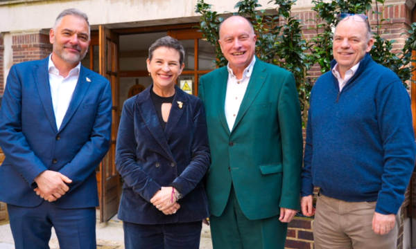 David Hopkins(英国木材开发公司首席执行官)、环境、食品和乡村事务部环境部长 Creagh、结构木材协会首席执行官 Andrew Carpenter 和 Confor 副首席执行官 Andy Leitch 出席 2025 年 2 月在伦敦举行的木材建筑峰会 图片来源:英国木材开发公司