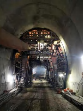 Carrinho de revestimento para ferrovia de uma única via