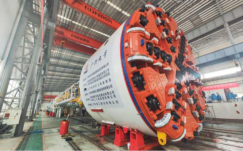 无喂片机式双螺旋盾构机