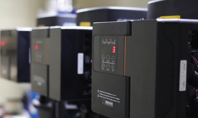 Controlador Especializado em Frequência Variável para Sistemas Integrados de Abastecimento de Água Digital