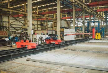 内纵缝焊接操作机