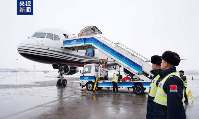 The first cargo route between Urumqi in Northwest China's Xinjiang Uygur Autonomous Region and Islamabad in Pakistan officially commences operation on March 4, 2025.