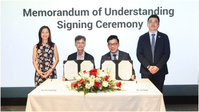 (从左至右):吉宝基础设施部门首席执行官林心如、吉宝EaaS执行董事傅忠庆、华为国际副总裁兼智能光伏及电池储能系统负责人罗川以及华为国际首席执行官王麦熙出席谅解备忘录签署仪式。图片:华为