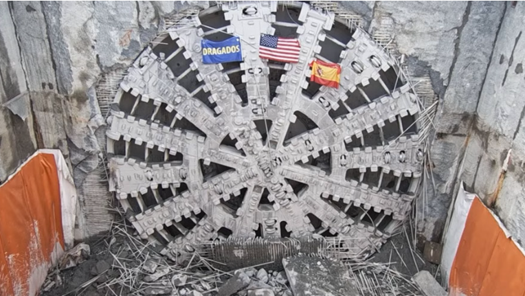 切萨皮克湾大桥隧道公司(Chessie)的土压平衡机长308英尺(约91米),在Thimble Shoal水道为切萨皮克湾大桥隧道的新平行隧道掘进超过6300英尺(约1900米)。 图片由切萨皮克湾大桥隧道公司提供