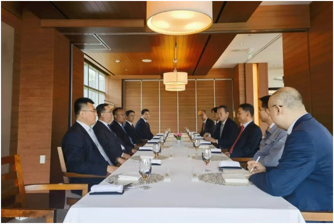 赵启明与斗山恒能公司首席运营官兼副董事长Yeonin Jung举行会谈