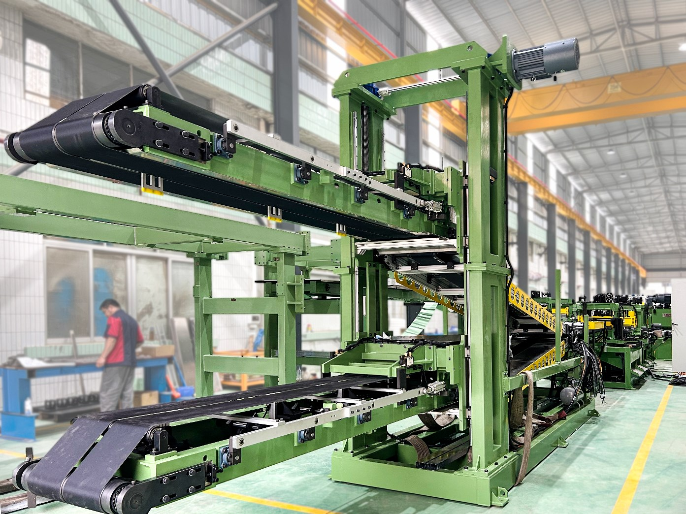 (800-2214) Automatische Stapel- und Querschneideanlage mit zwei Scheren und sieben Stanzen