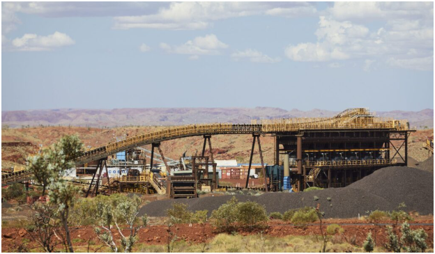 西澳的铁桥作业。图片来源:Fortescue