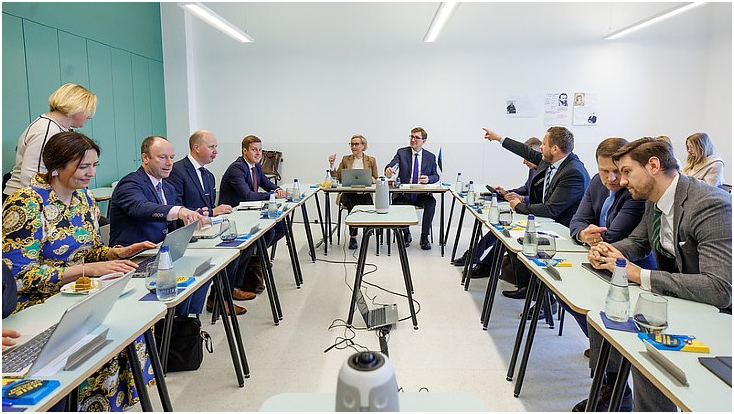 这一消息是在纳尔瓦的一所高中宣布的,爱沙尼亚政府今天正在那里开会(图片:爱沙尼亚政府)