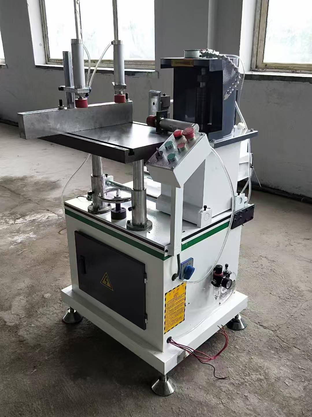 铝合金门窗加工设备