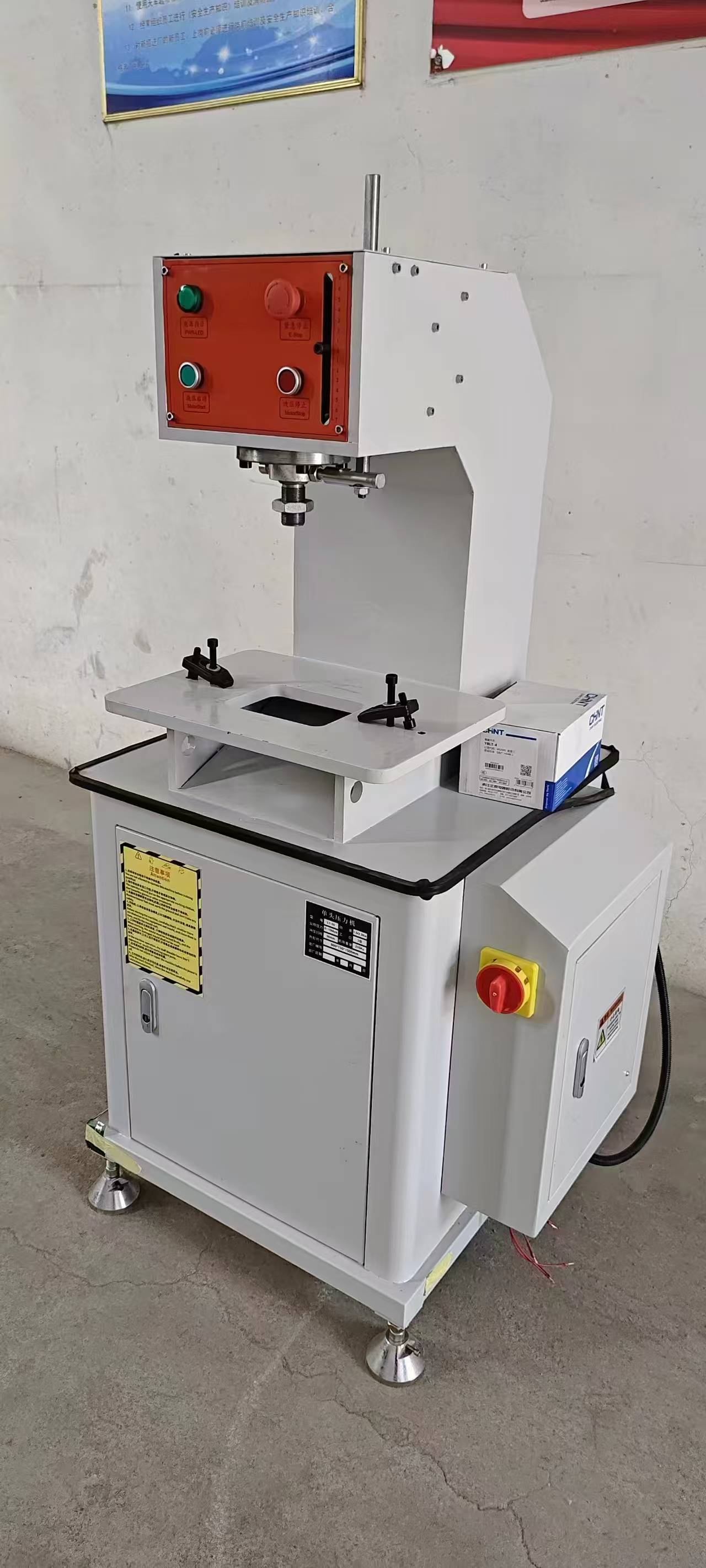 铝合金门窗加工设备