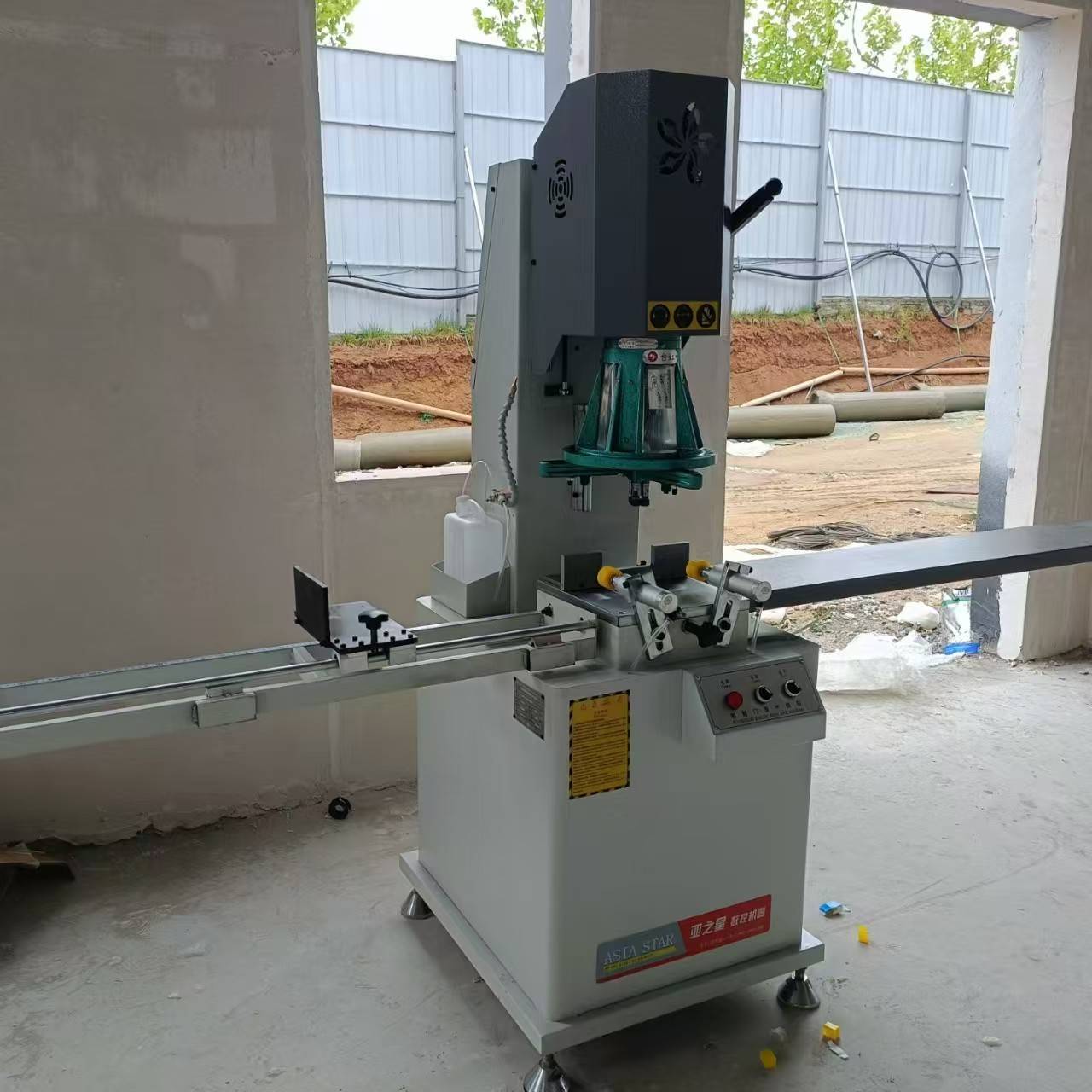 铝合金门窗加工设备