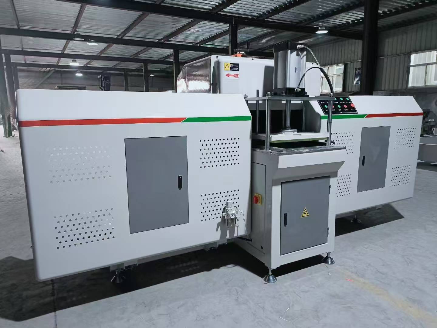 铝合金门窗加工设备