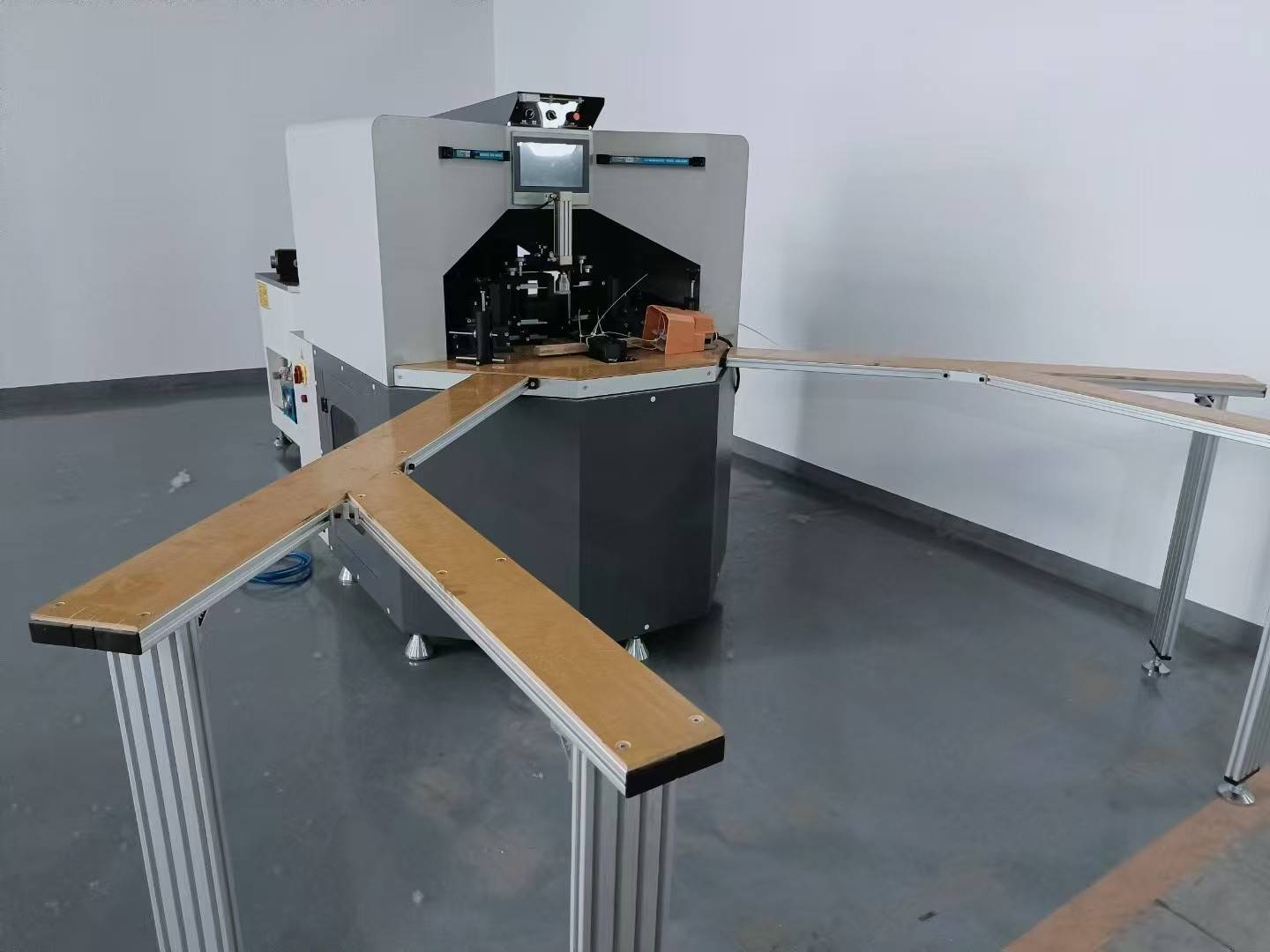 铝合金门窗加工设备