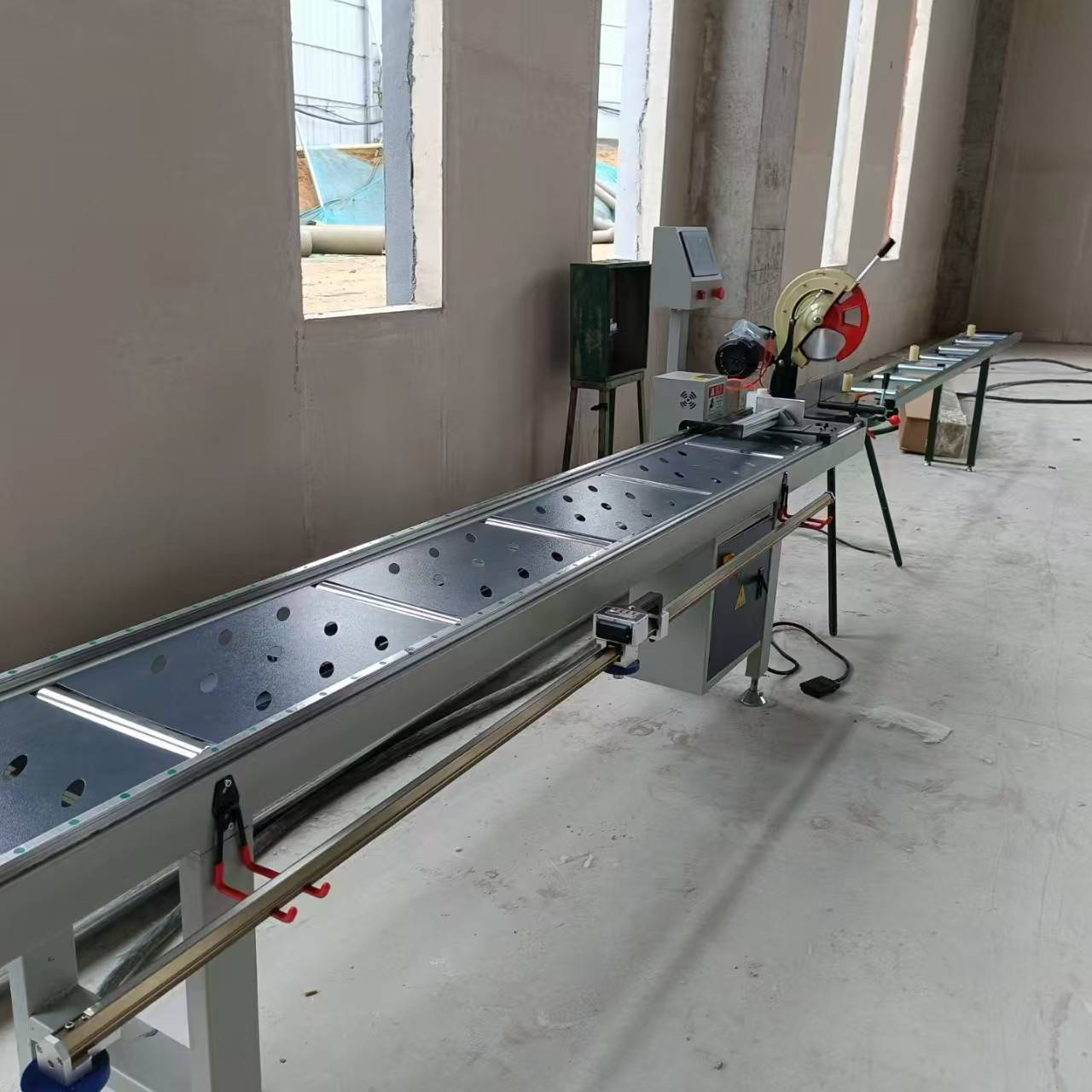 铝合金门窗加工设备