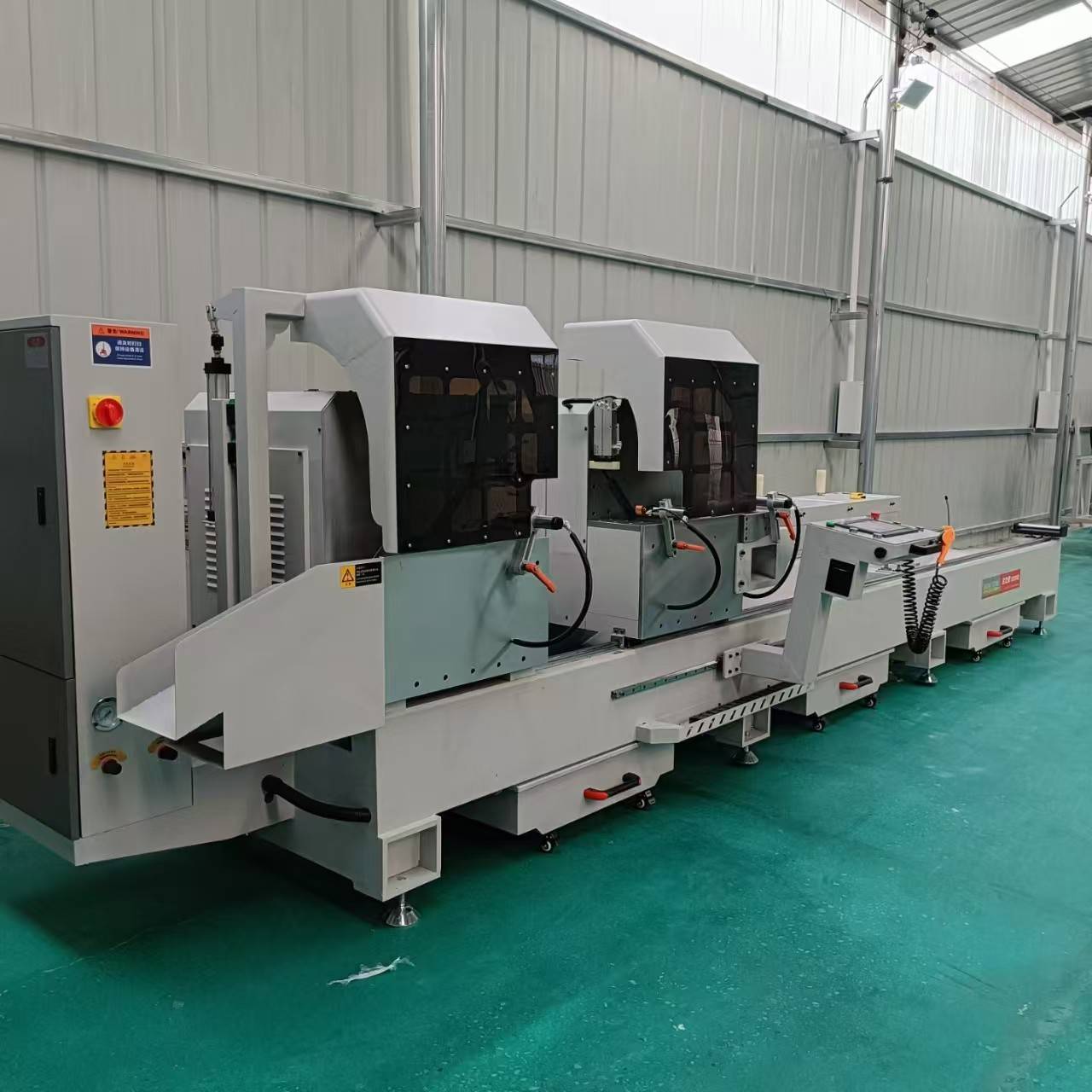 铝合金门窗加工设备