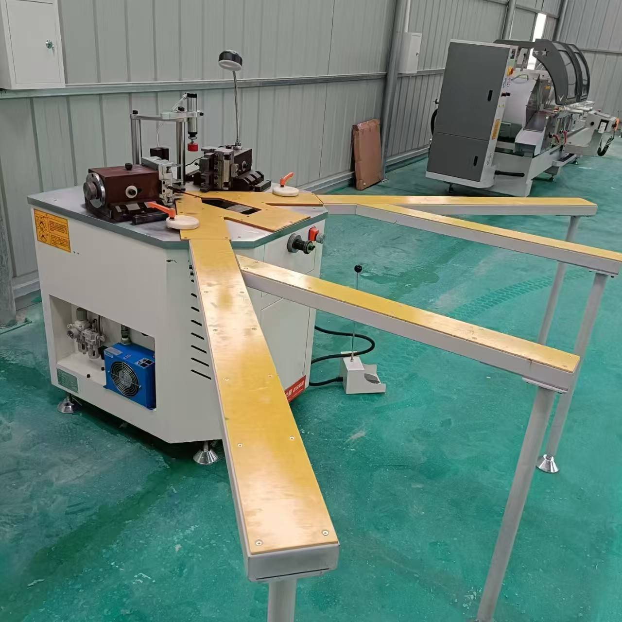 铝合金门窗加工设备