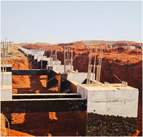 图为萃取、电积车间基础全面完工