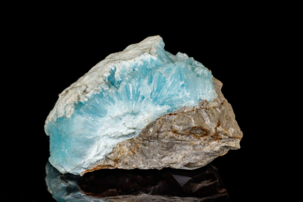 钴蓝色。图片来源:Minakryn Ruslan/stock.adobe.com