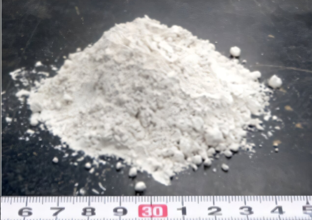 碱性刺激剂（也称为Earth Silica）按一定比例与Siding Cut Powder混合使用，可显著提高土壤抗压强度，超过建筑级160 kN/m&sup2;的阈值。图片来源：日本SIT教授Shinya Inazumi