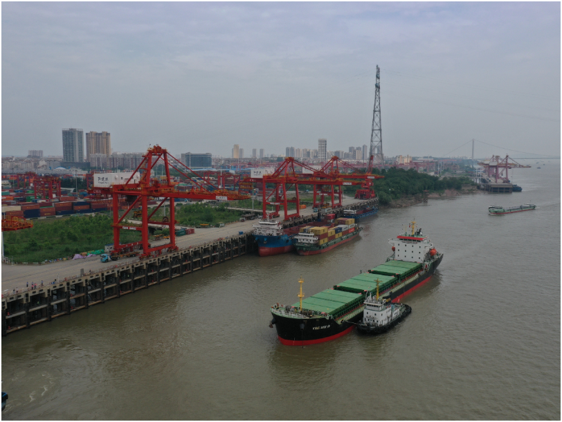 巴拿马籍船舶“康顺99”轮即将靠泊阳逻港