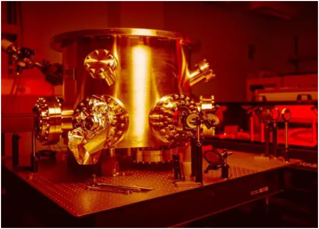 这项研究的重点是等离子体边界,这是一个复杂且对维持聚变反应至关重要的区域。(图示) 加州大学圣地亚哥分校