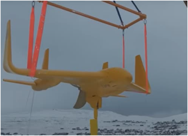 该系统采用独特的海底风筝设计，通过在水下以受控的 8 字形轨迹飞行来发电。  Minesto/YouTube