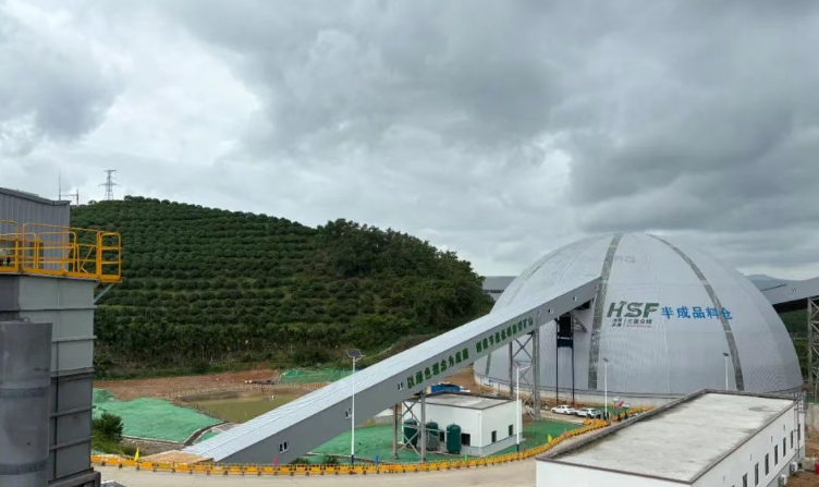 项目整条生产线采用全封闭式布局。海南日报全媒体记者 刘杰 摄