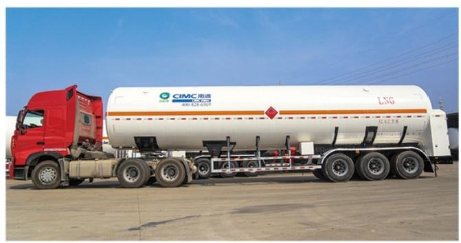 شاحنة شبه مقطورة لنقل LNG