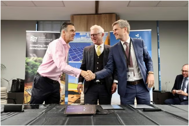 Globeleq和 Norfund的代表敲定SPA文件