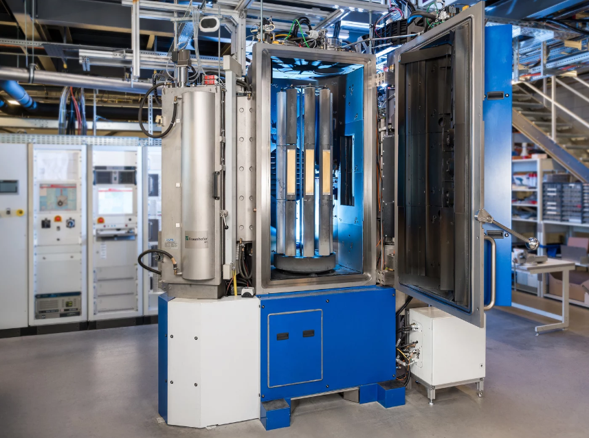 弗劳恩霍夫WS研究所开发的工业级PVD技术为未来聚变电站中防止氚损失的新型渗透屏障奠定了基础。与马克斯·普朗克等离子体物理研究所(IPP)合作开展的联合研究项目TritiumStopp,致力于研发即使在极端条件下也能保持稳定的高效屏障涂层。丹尼尔·维奥尔/弗劳恩霍夫IWS