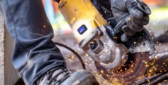 紧凑、坚固、可靠。Beontag 的 Viking Micro+ 迷你蓝牙追踪器专为应对最严苛的施工环境而设计,能够无缝追踪现场工具和设备。 来源:Beontag