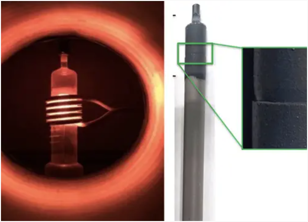 照片（左）通过炉口拍摄，捕捉了用于在 SiGA 包层棒一端产生气密接头的局部感应加热过程。