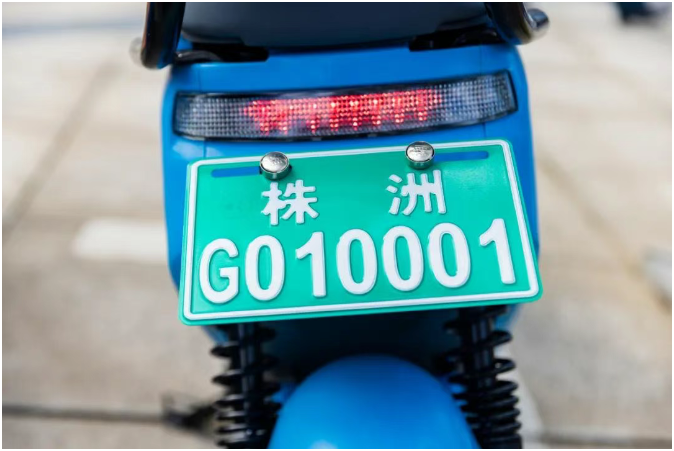 图为株洲首辆投放的北斗共享电动自行车