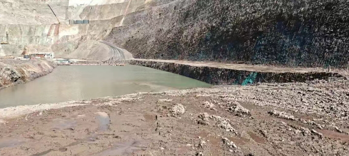 图为1180水仓移动泵站投入使用