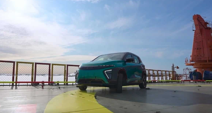 &ldquo;胜利五十周年&rdquo;破冰船上的电动汽车&ldquo;Atom&rdquo;号/&copy; JSC&ldquo;Kama&rdquo;