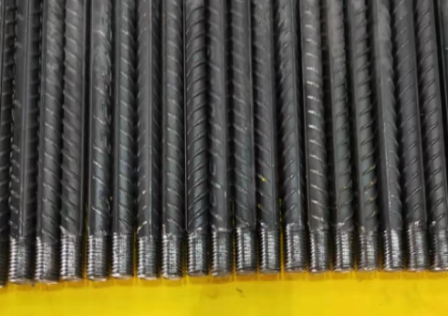 Sägen und Gewindeschneiden