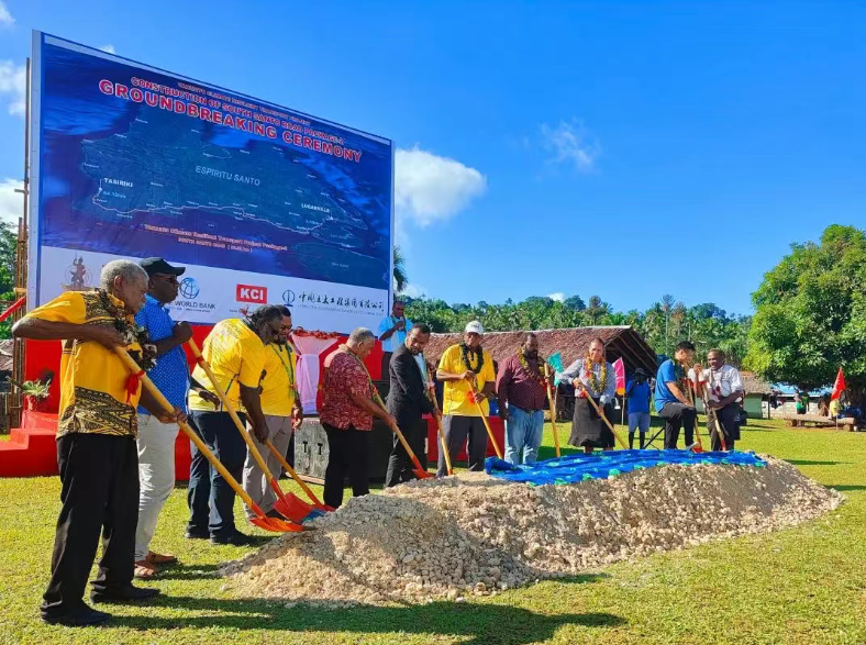 桑托南部世行道路项目开工仪式现场