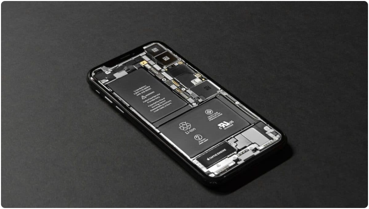 智能手机可以使用回收材料制成的电池高效运行/©PxHelix