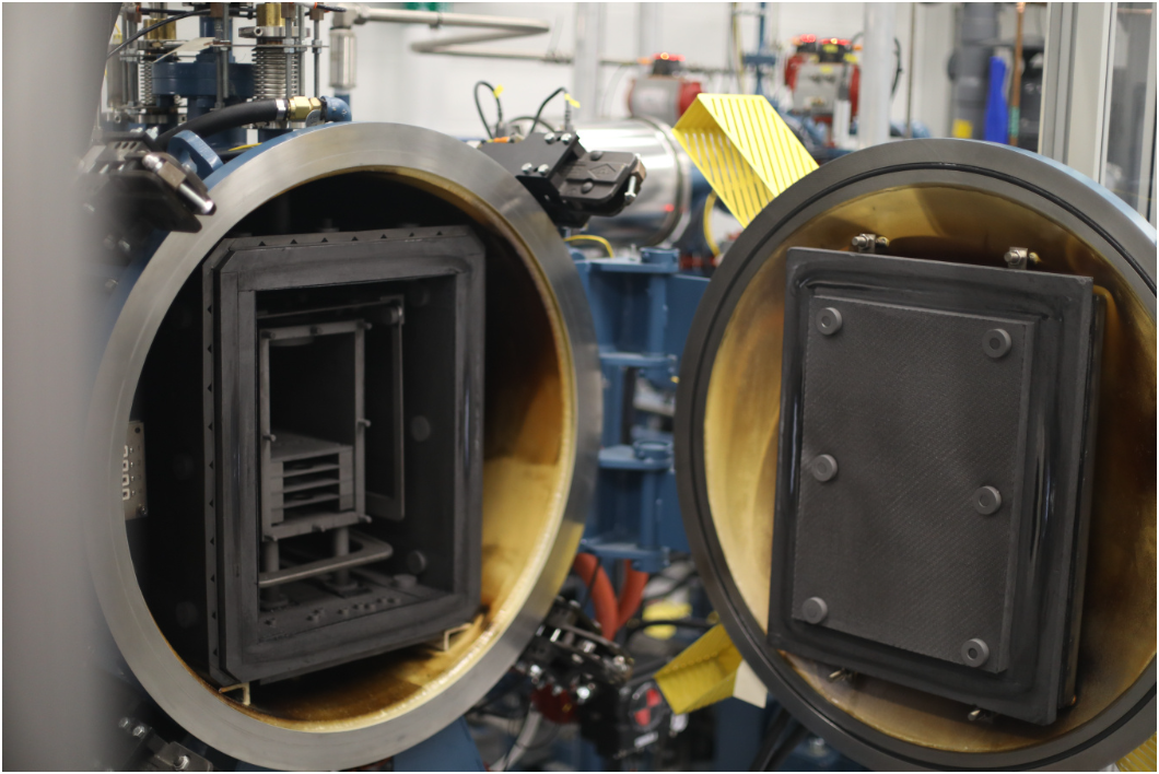 位于弗吉尼亚州林奇堡的BWXT林奇堡技术中心的化学气相渗透炉内部。该炉由AVS公司制造。图片来源：BWXT