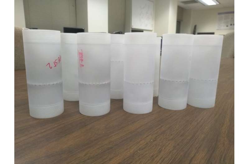 研究中使用的SLA打印喷射器原型，用于评估喷孔尺寸、数量和方向等几何特征对性能的提升。图片来源：Terence Musho