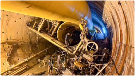 隧道掘进机(TBM)。(图片来源:PTI)